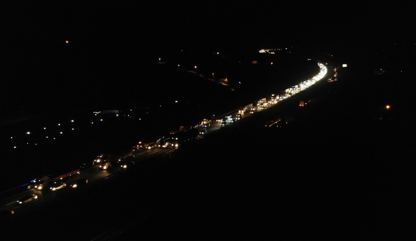 Otoyolda 11 araç birbirine girdi: 7 yaralı