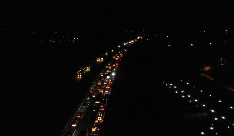 Otoyolda 11 araç birbirine girdi: 7 yaralı