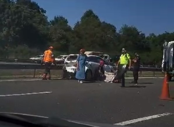 Otoyolda 5 araçlı  zincirleme kaza