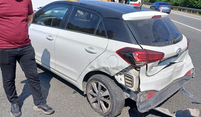 Otoyolda 5 araçlı  zincirleme kaza