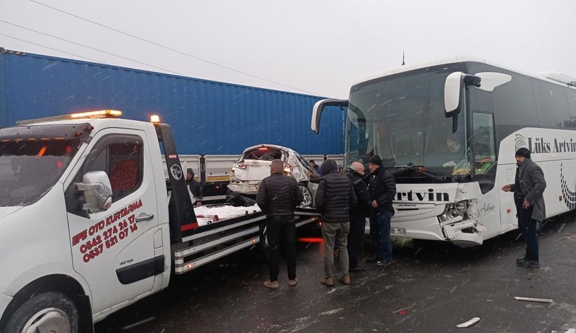 otoyolda-58-aracli-kaza-10-yaralim1vidkxkr1