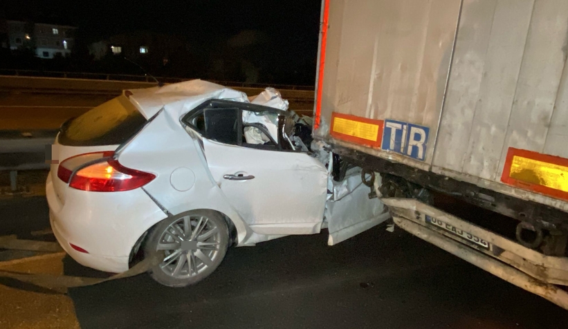 Otoyolda feci kaza: 2 ölü, 4 yaralı