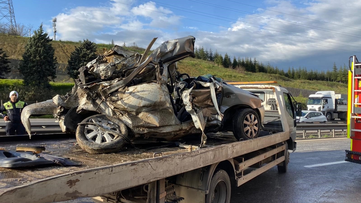 Otoyolda feci kaza: Karı-koca öldü