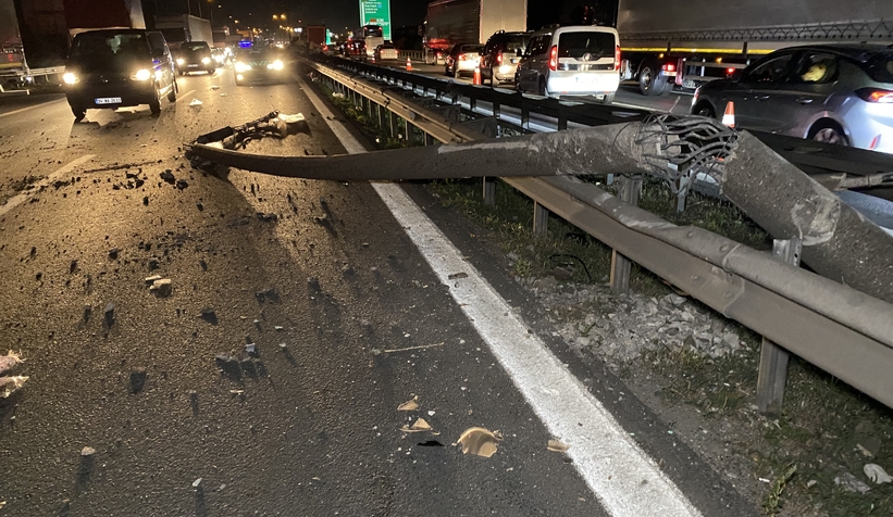 Otoyolda kaza 3 yaralı