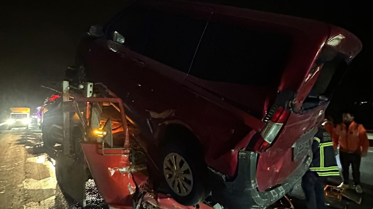 Otoyolda kaza; Sürücü için seferber oldular