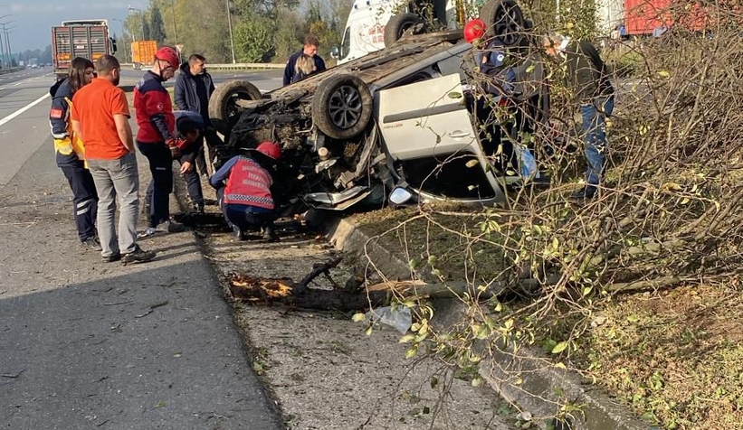 Otoyolda otomobil takla attı: 1 yaralı