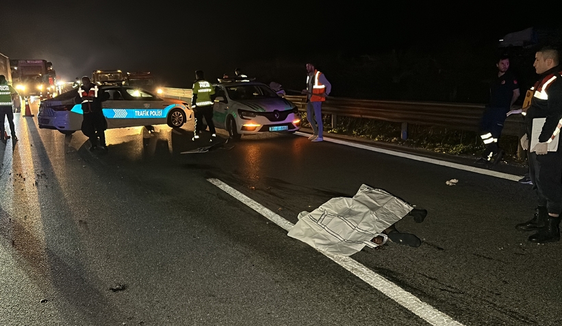 Otoyolda otomobilin çarptığı kişi öldü
