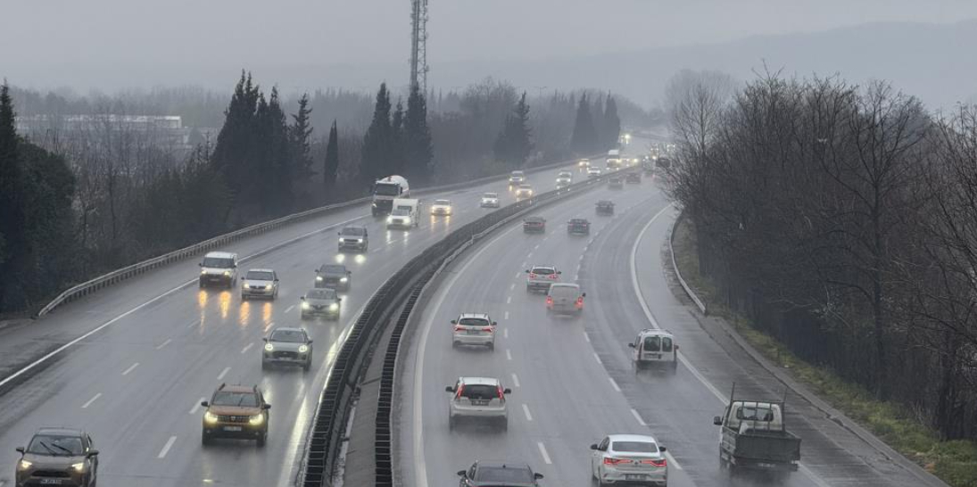 Otoyolda tatil dönüşü yoğunluğu sürüyor