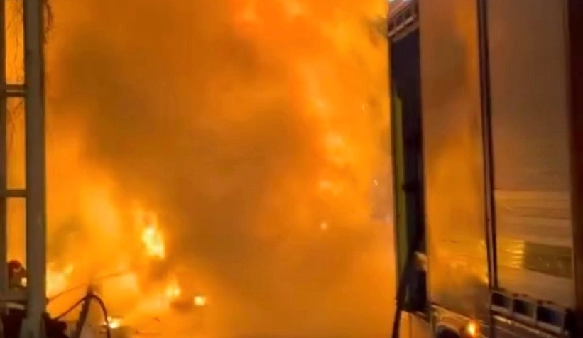 Otoyolda tırın alev topuna döndüğü anların görüntüsü ortaya çıktı