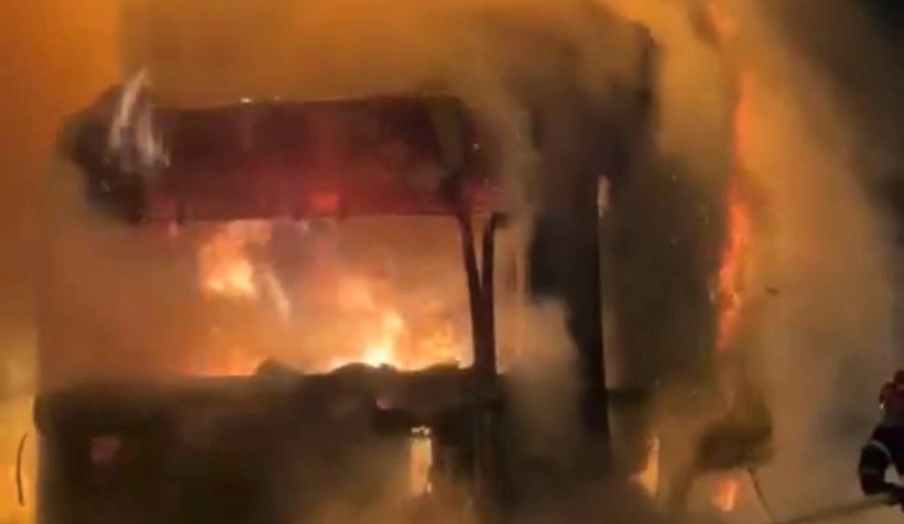 Otoyolda tırın alev topuna döndüğü anların görüntüsü ortaya çıktı