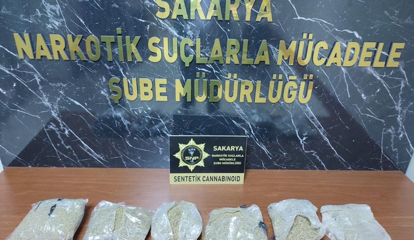 Otoyolda uyuşturucu bulunan otomobile operasyon anı