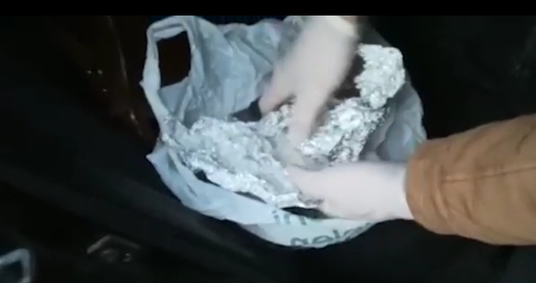 Otoyolda uyuşturucu bulunan otomobile operasyon anı