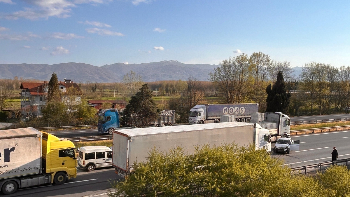 Otoyolun Akyazı kesiminde kaza