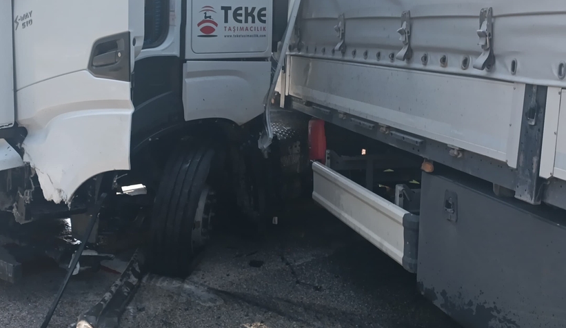 otoyolun-akyazi-kesiminde-kazaqzrxswjlcd