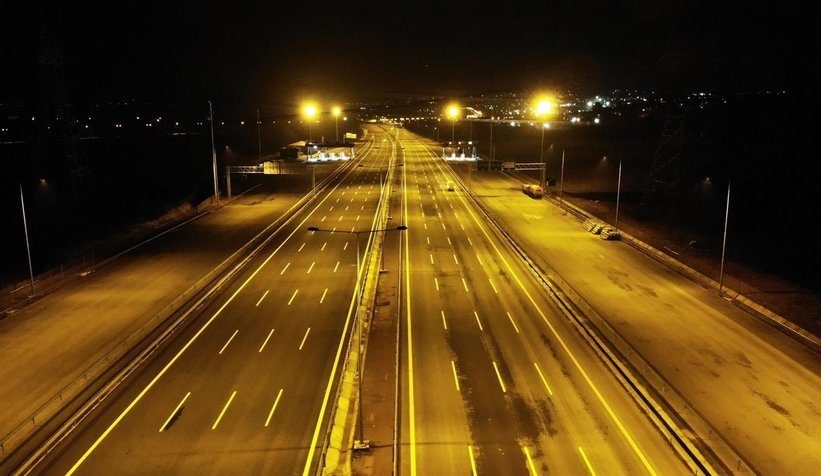 otoyolun-gece-goruntusu-hayran-biraktizfver25usw