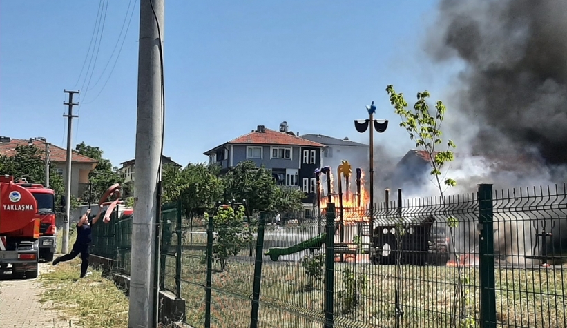 Oyun parkı alev alev yandı