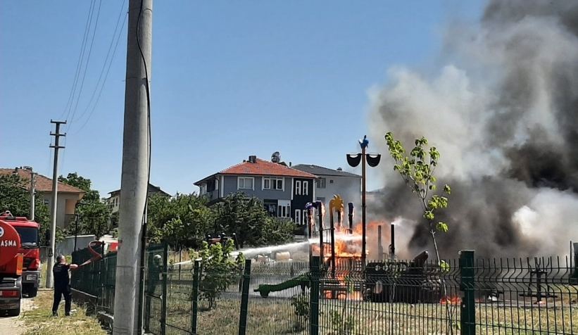 Oyun parkı alev alev yandı