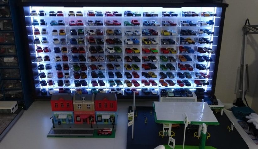 Oyuncak araba sevgisi koleksiyona dönüştü: 3 bin model biriktirdi