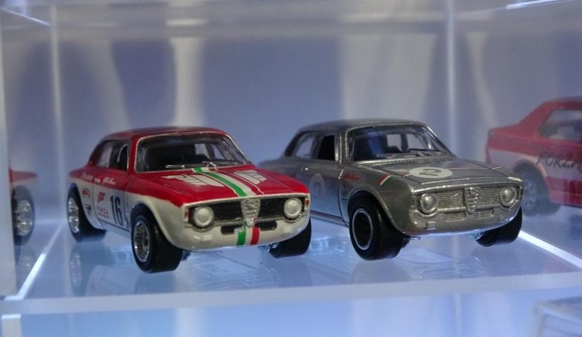 Oyuncak araba sevgisi koleksiyona dönüştü: 3 bin model biriktirdi