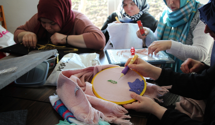 Özel anneler evlat nöbetinde el sanatları öğreniyor