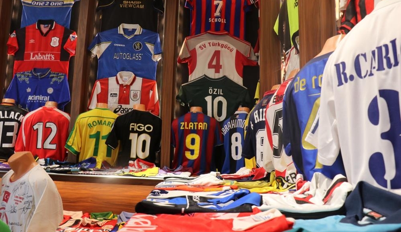 Paha biçemediği formaları için ev ve araba teklif ettiler