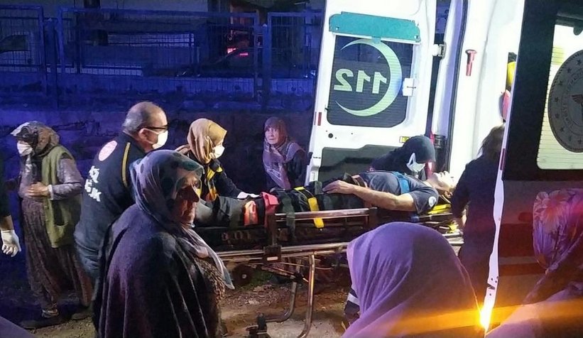 Pamukova'da ahşap ev yandı