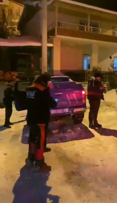 pamukova-da-yaylada-mahsur-kalan-kcilar-kurtarildir01vvwpocx