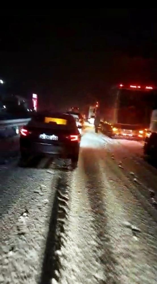 Pamukova yolu kapandı