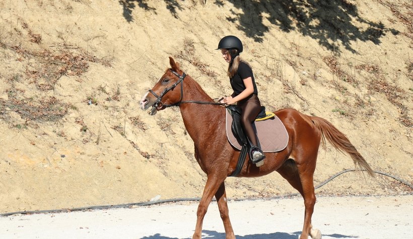 Pandemi sürecinde ata binmek terapi sağlıyor