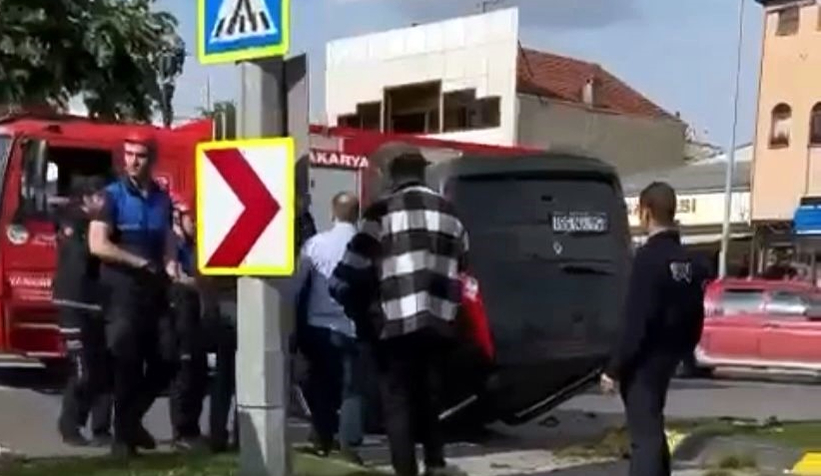 panelvan-ile-carpisan-hafif-ticari-arac-ters-dondutwcwvw1mmg