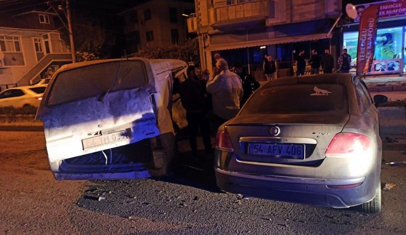 Panelvan ile otomobil çarpıştı: 2 yaralı