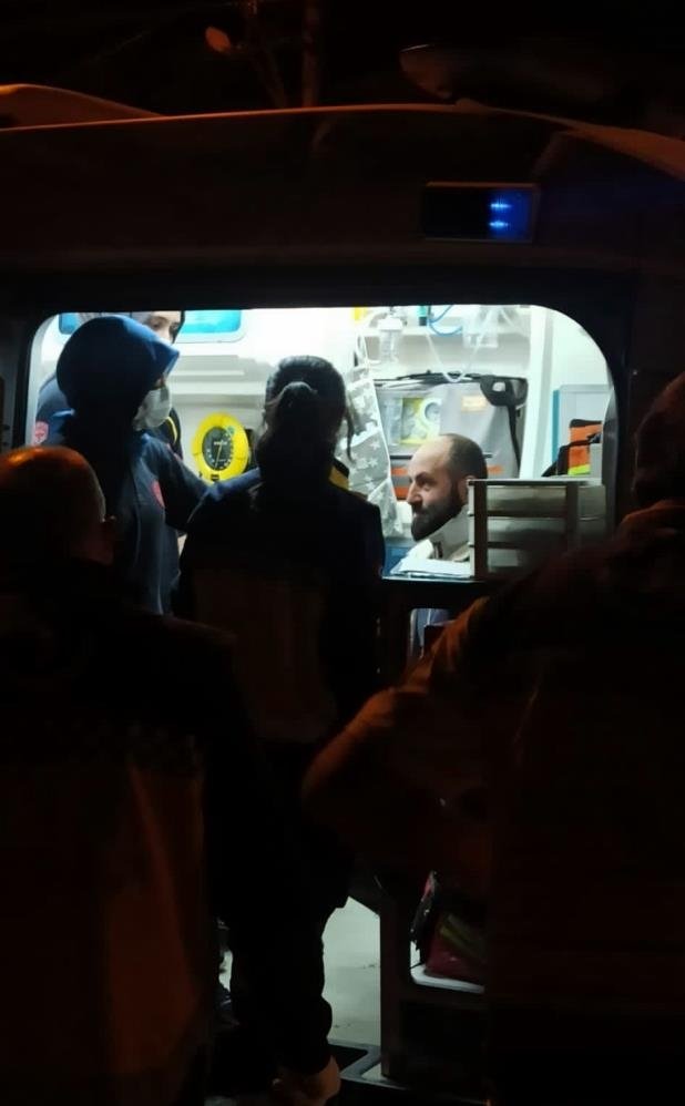 Panelvan ile otomobil çarpıştı: 2 yaralı