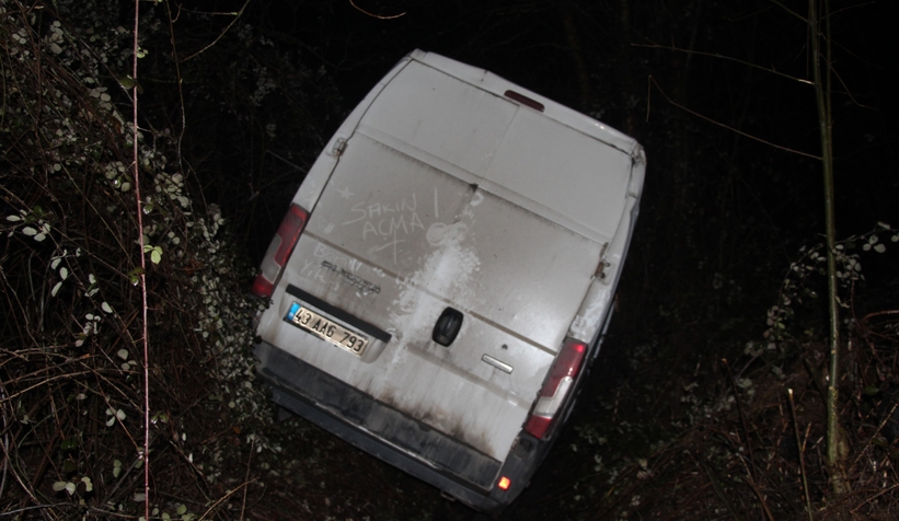 panelvan-minibus-kaza-yapti-2-yaraliyxftqxreqx