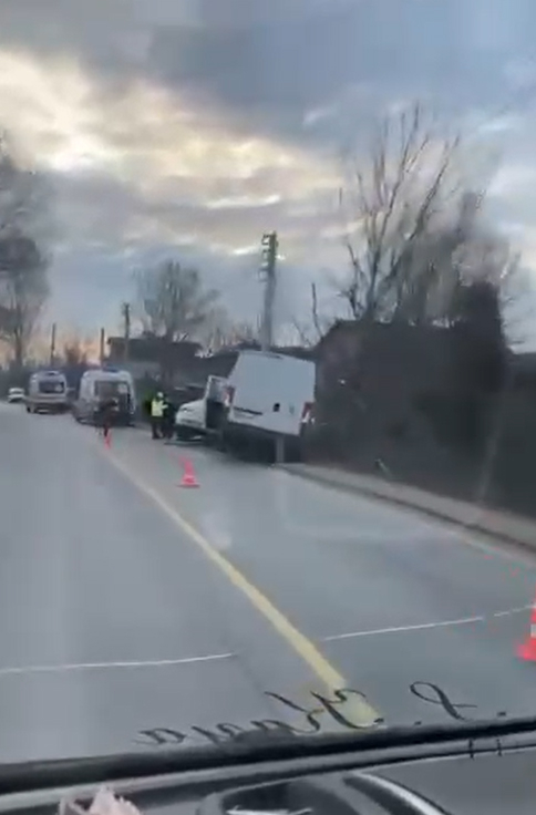 panelvan-minibus-otomobil-ile-carpisti-3-yaralindzvr0uztf