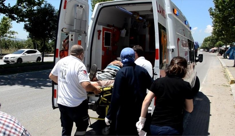 Panelvan, tıra arkadan çarptı: 2 yaralı