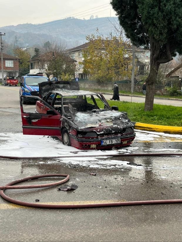 panik-anlari-otomobil-alevler-icinde-kaldiow5gdxrkqw