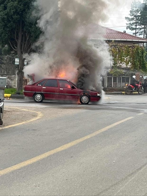 panik-anlari-otomobil-alevler-icinde-kaldiow5gdxrkqw