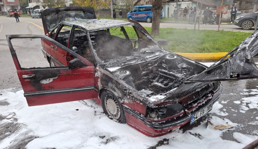 panik-anlari-otomobil-alevler-icinde-kaldiow5gdxrkqw