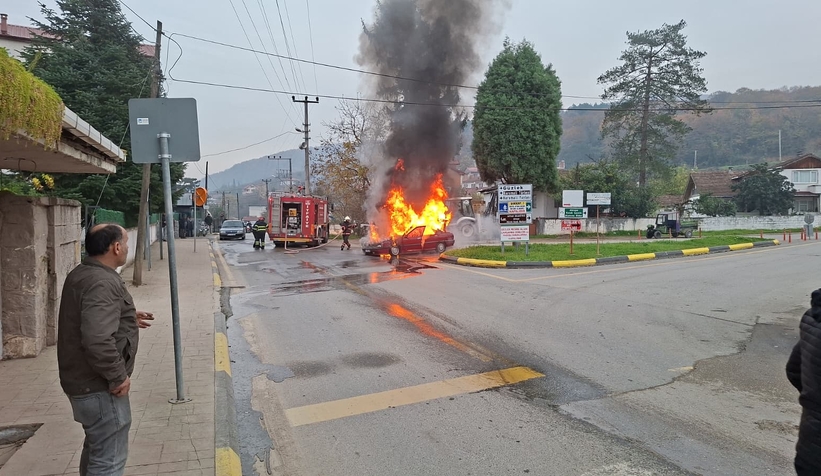 panik-anlari-otomobil-alevler-icinde-kaldiow5gdxrkqw