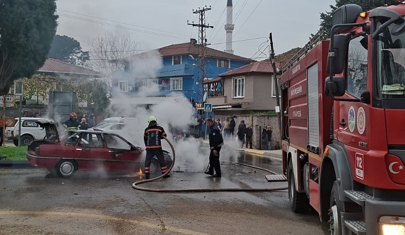 panik-anlari-otomobil-alevler-icinde-kaldiow5gdxrkqw