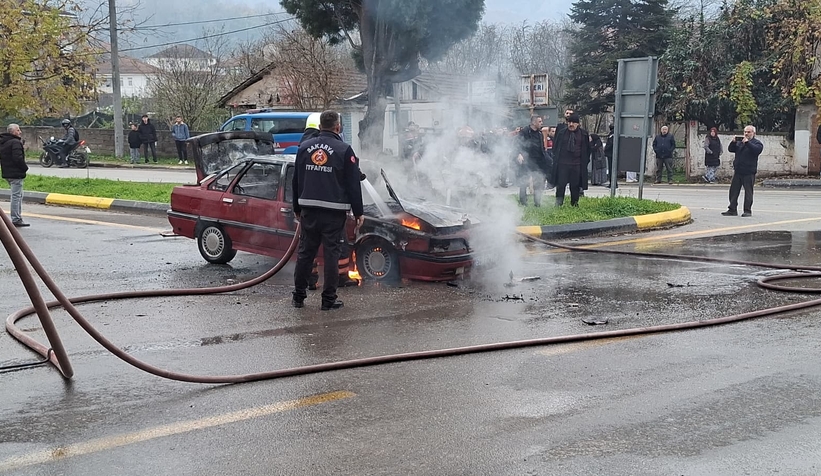 panik-anlari-otomobil-alevler-icinde-kaldiow5gdxrkqw