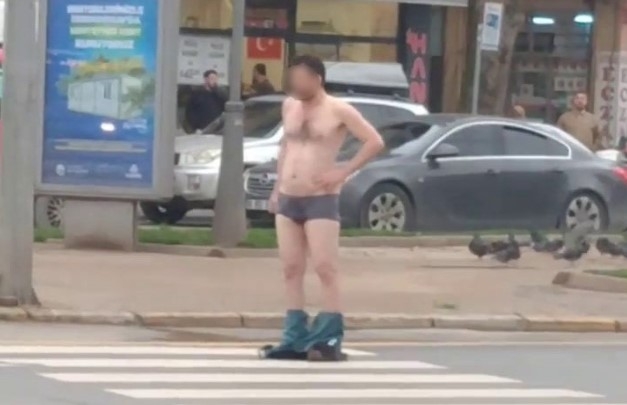 panik-anlari-soyunup-bicak-cektinte0bvbrt1