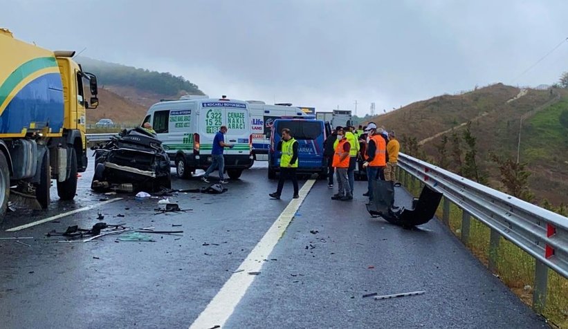Paramparça olan otomobilde can verdi