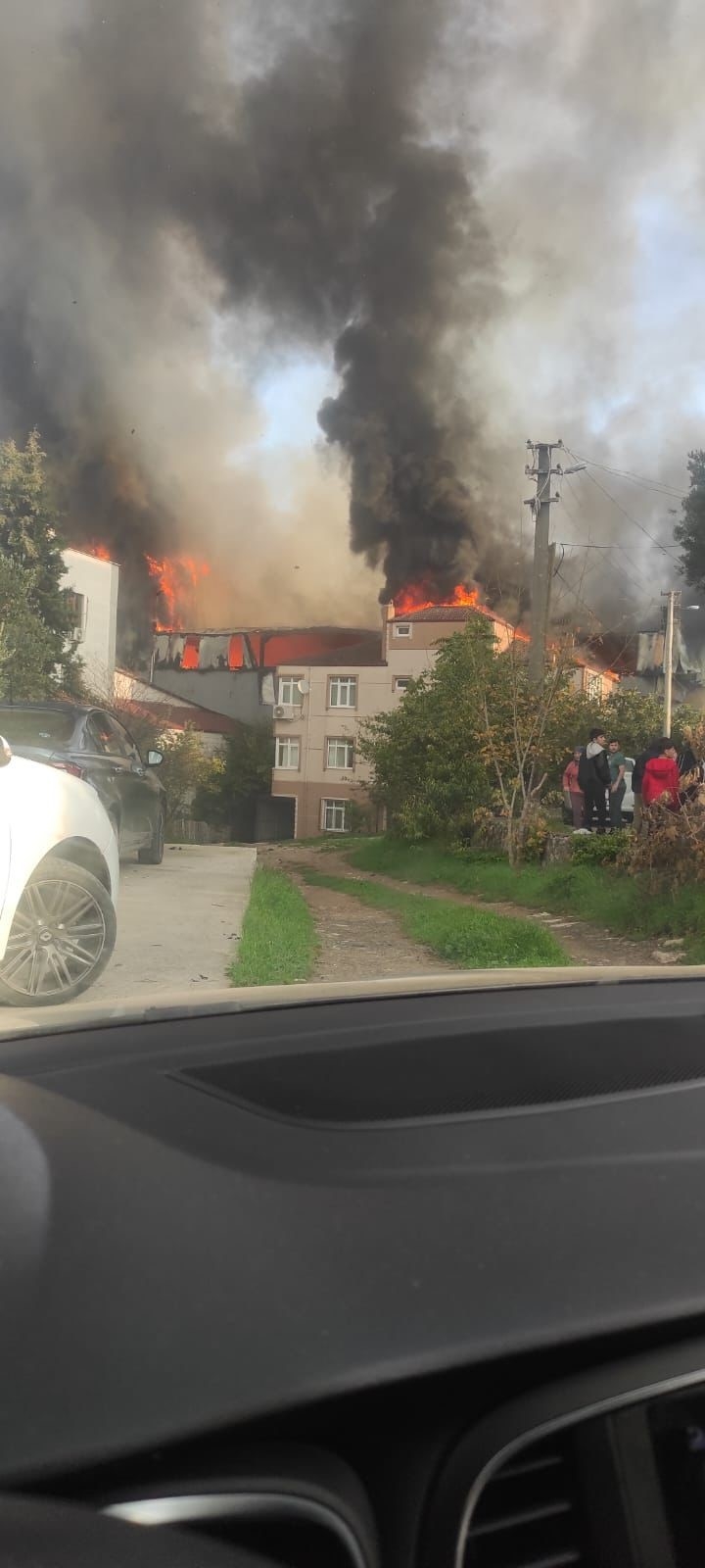 parfum-dolum-fabrikasinda-yangin-6-olunmu3bduzbt