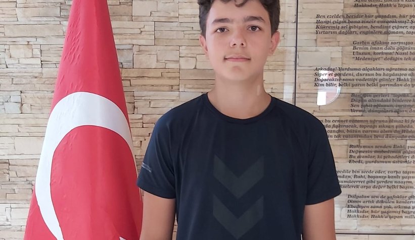 paris-ortaokulu-ogrencisi-lgs-de-turkiye-birincisinvurds9ycu