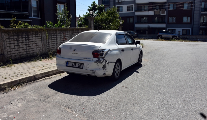 Park halindeki araca çarpıp kaçtı