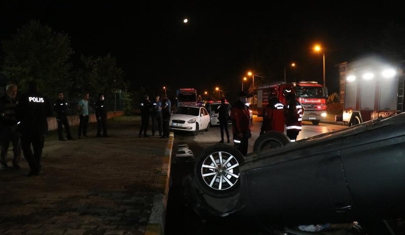 Park halindeki araca çarpıp takla attı