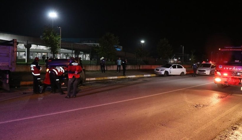 Park halindeki araca çarpıp takla attı