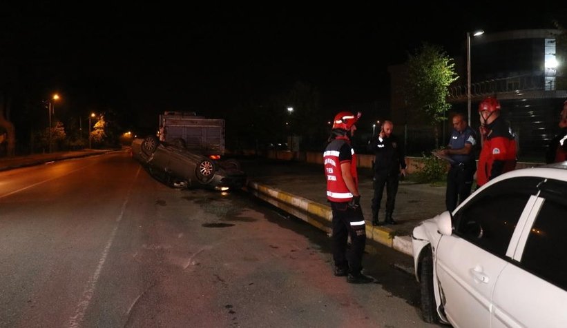 Park halindeki araca çarpıp takla attı