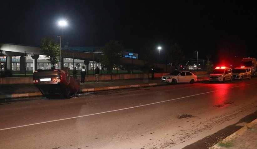 Park halindeki araca çarpıp takla attı